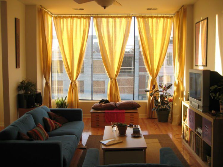 шторы в гостиную в современном интерьере