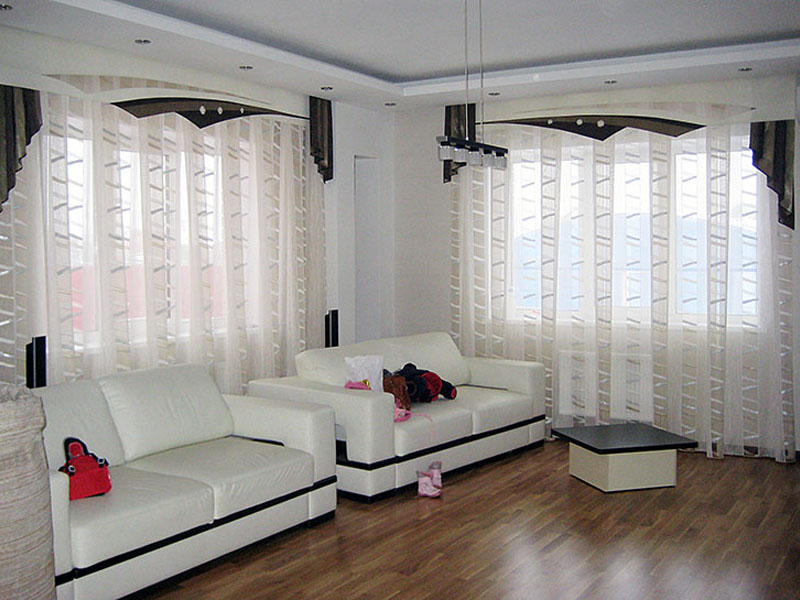 дизайн шторы в гостиную в современном стиле