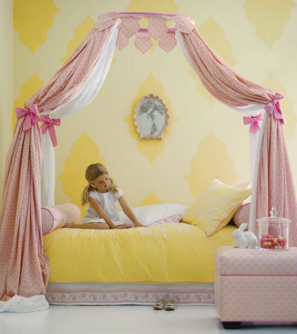 Кровать с балдахином для девочки