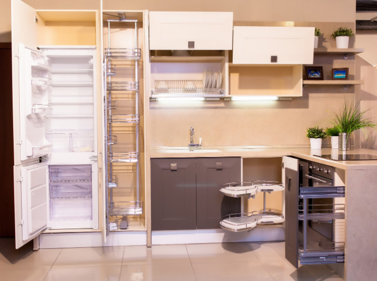 Кухонная фурнитура: посудосушители, выдвижные полки, корзины и барные конструкции